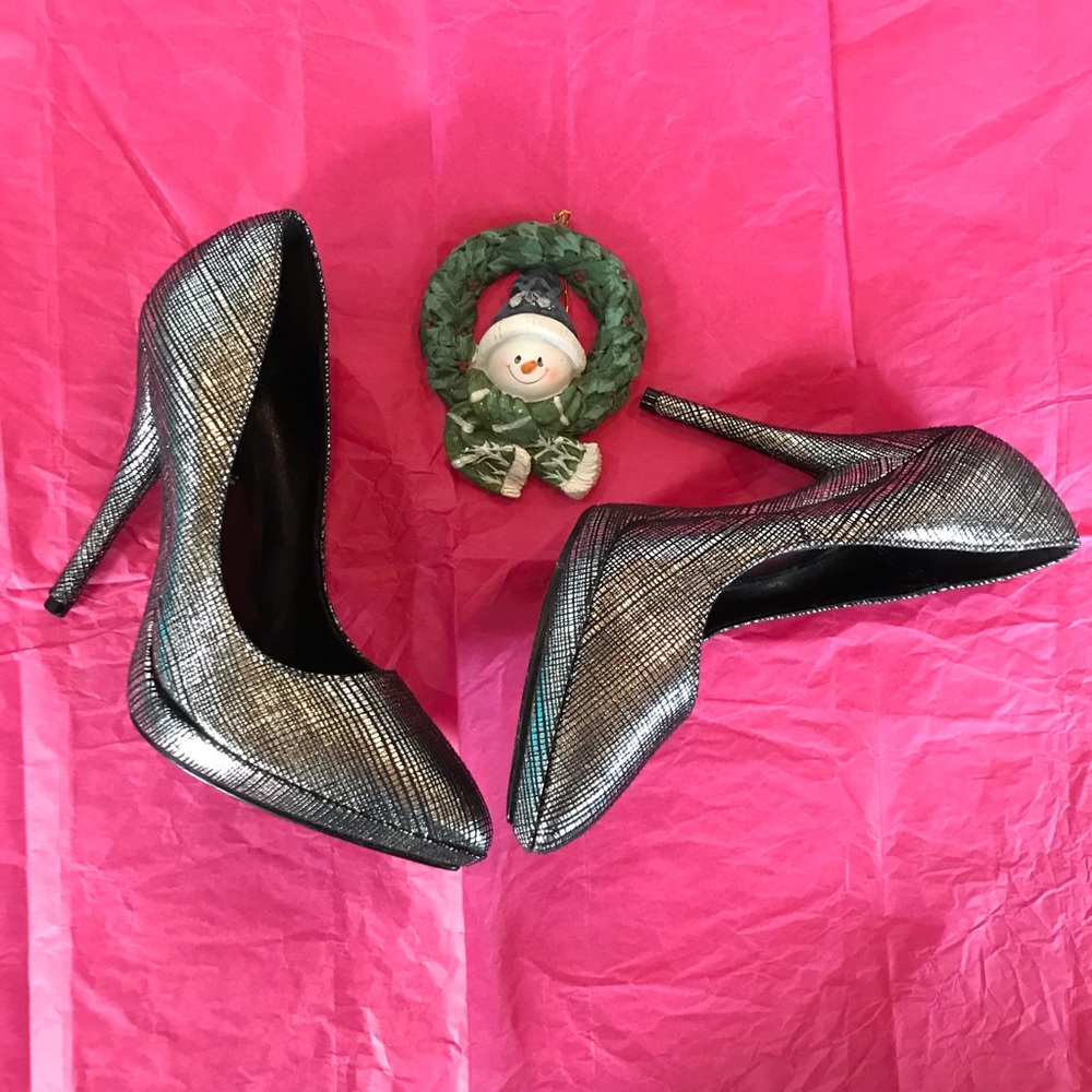 NWOT Shiny Silver/Black Michael Antonio Heels-5.5